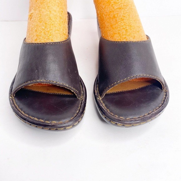 Born Concepts Sz 7 Womens Dark brown Leather Wedge Slip On Sandals - Picture 3 of 10